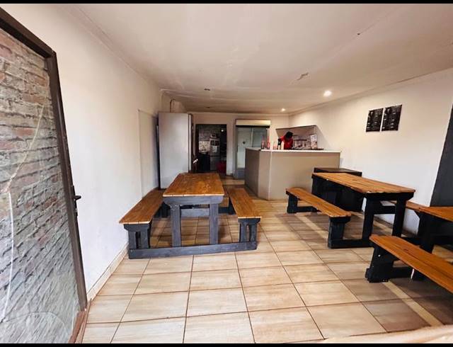 2 BEDROOM HOUSE FOR SALE IN PROTEA GLEN